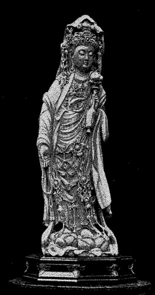 Figure 7 Ivory Kannon exhibited at the 1893 Chicago Columbian Exposition. The natural curve of the tusk gives shape to the figure. Misidentified as having been carved by ‘Ichikawa Komei’. The Century 46.4 (August 1893).