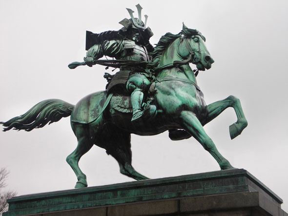 Figure 8 Bronze statue of Kusunoki Masashige in front of the Imperial Palace. A group composition by faculty of the Tokyo School of Fine Arts. Author photo.